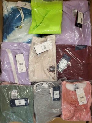 The photo shows a package with clothing in the category R.