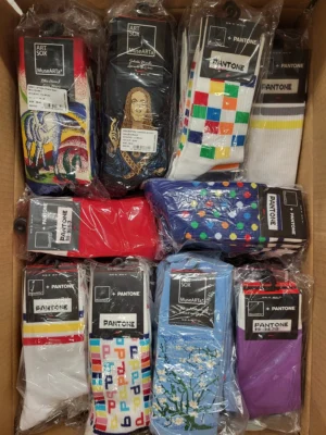 The picture shows a package with accessories in the category SA.