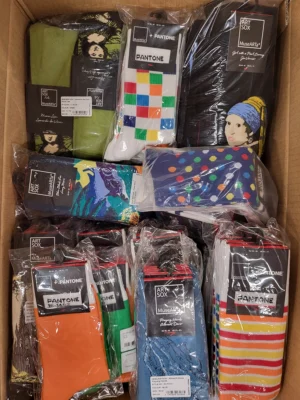 The picture shows a package with accessories in the category SA.