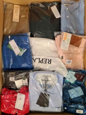 The photo shows a package with clothing in the category AM.