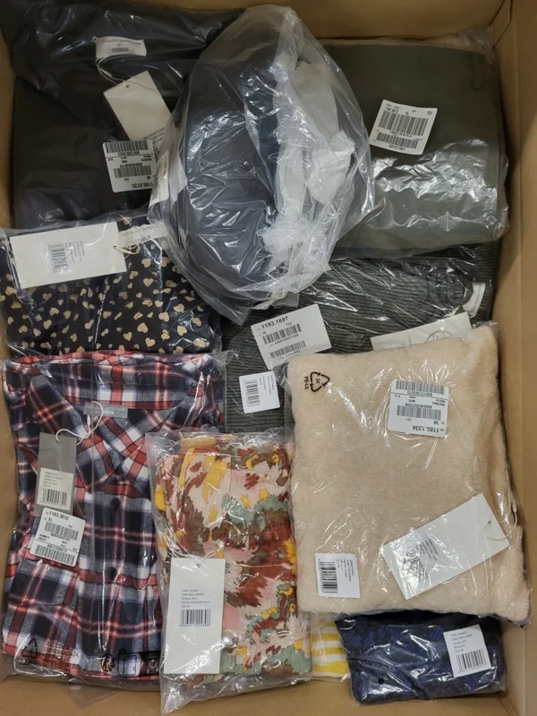 The photo shows a package with clothing in the category YA.
