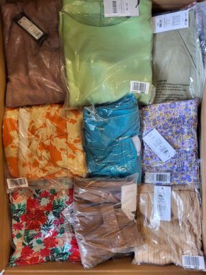 The photo shows a package with clothing in the category AR.