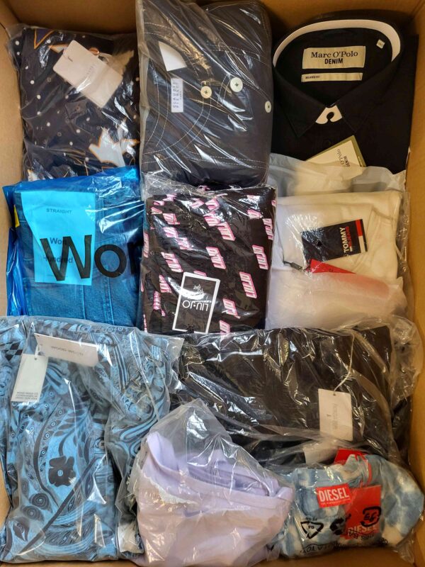 The photo shows a package with clothing in the category AP.