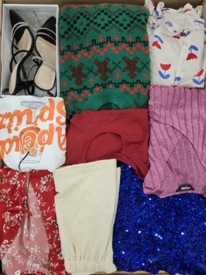 The photo shows a package with clothing in the category SN.