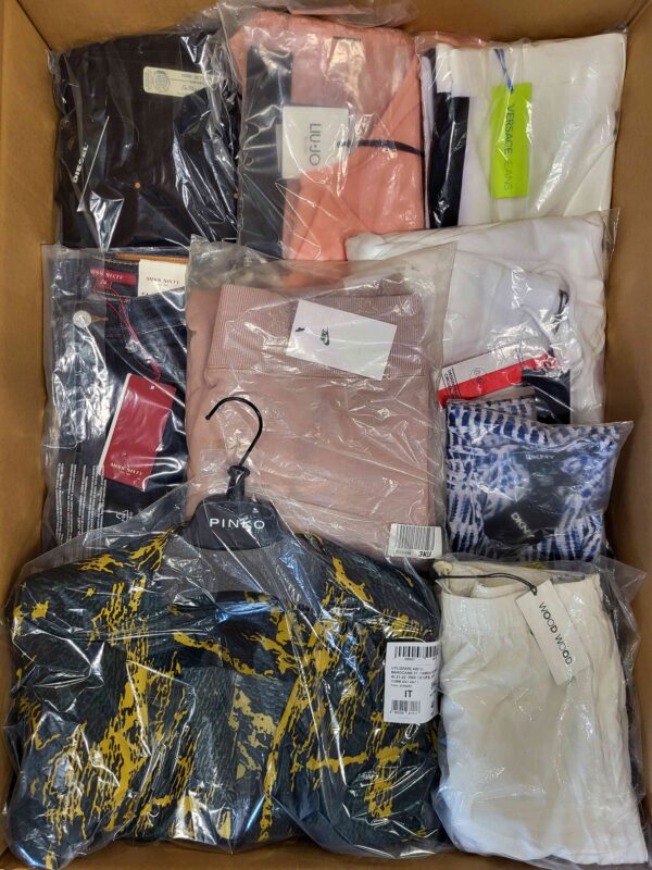 The photo shows a package with clothing in the category AP.