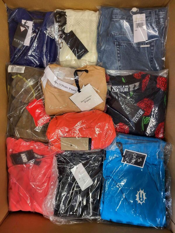 The photo shows a package with clothing in the category AP.