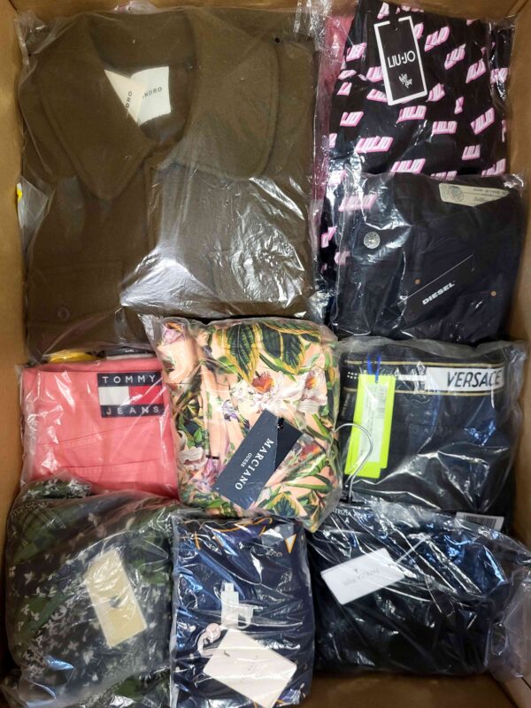 The photo shows a package with clothing in the category AP.