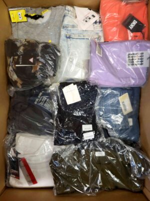 The photo shows a package with clothing in the category AP.