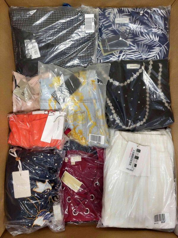 The photo shows a package with clothing in the category AP.