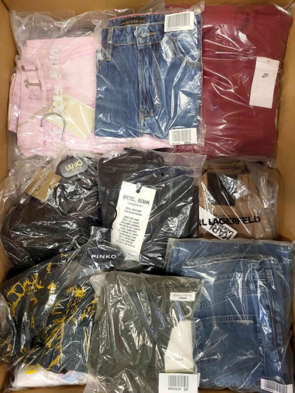 The photo shows a package with clothing in the category AP.