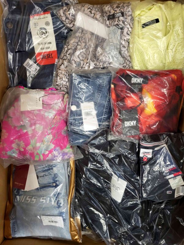 The photo shows a package with clothing in the category AP.