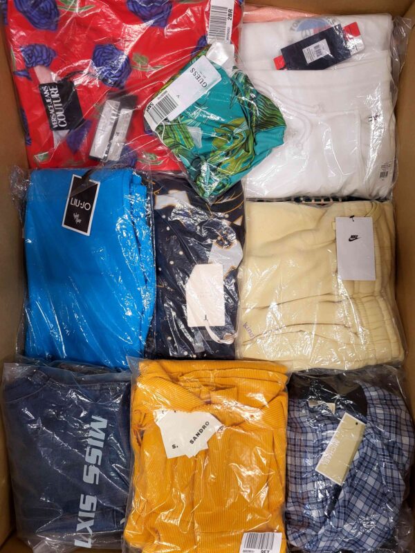 The photo shows a package with clothing in the category AP.