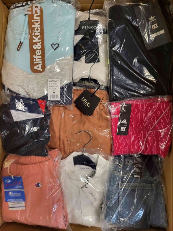The photo shows a package with clothing in the category AW.