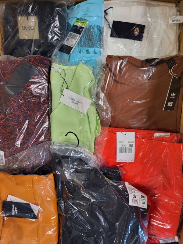 The photo shows a package with clothing in the category AW.