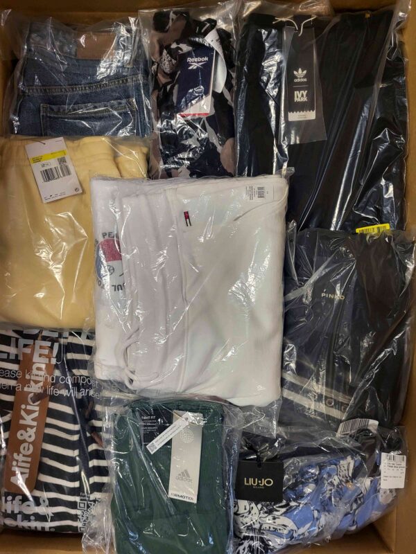 The photo shows a package with clothing in the category AW.
