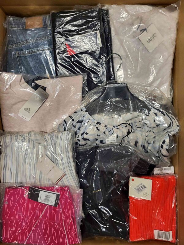The photo shows a package with clothing in the category AW.