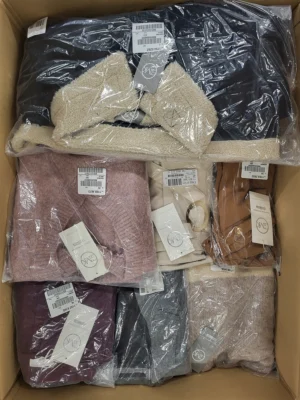 The photo shows a package with clothing in the category YA.