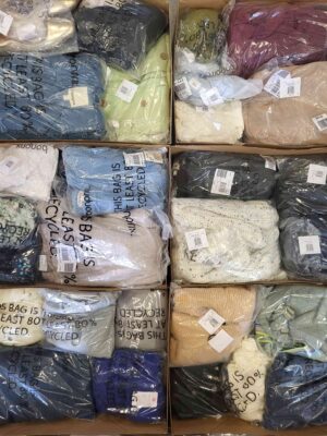 The photo shows a package with clothing in the category BPSDV.