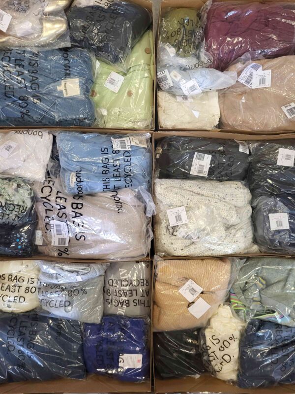 The photo shows a package with clothing in the category BPSDV.