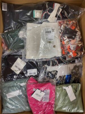 The photo shows a package with clothing in the category A.
