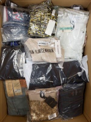 The photo shows a package with clothing in the category A.