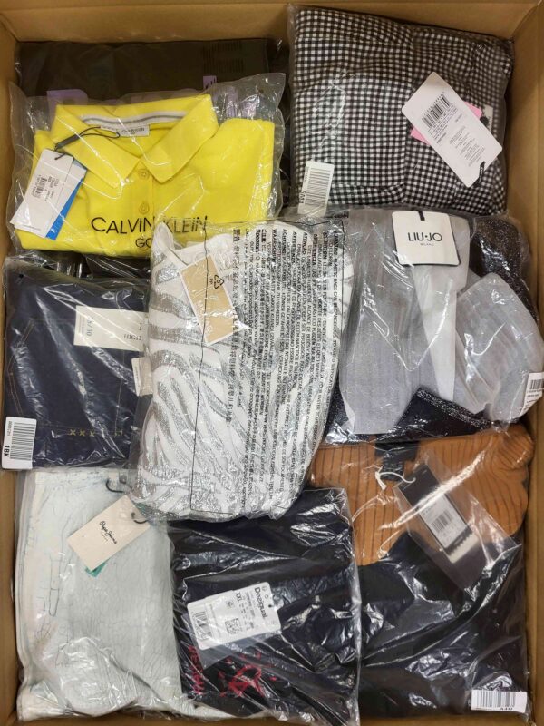 The photo shows a package with clothing in the category A.