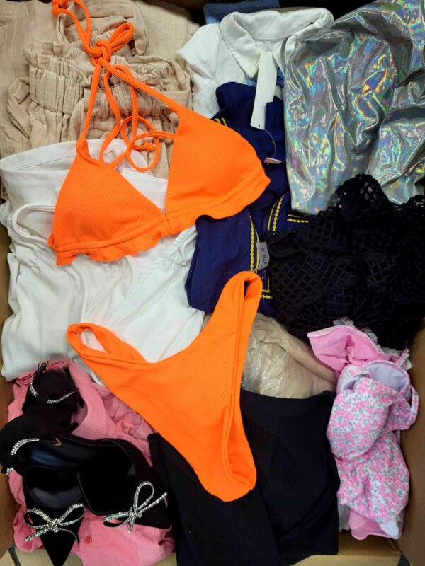 The photo shows a package with clothing in the category BSN.