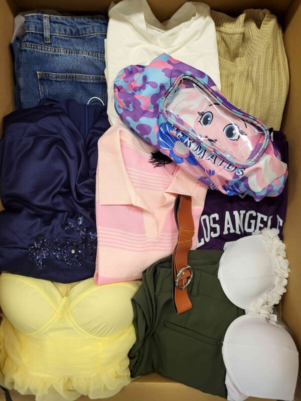 The photo shows a package with clothing in the category BSN.