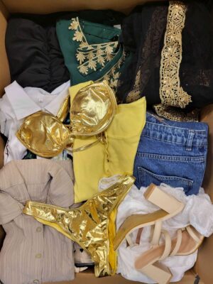 The photo shows a package with clothing in the category BSN.