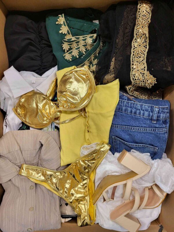 The photo shows a package with clothing in the category BSN.