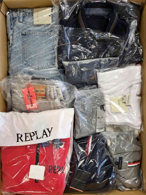 The photo shows a package with clothing in the category B.