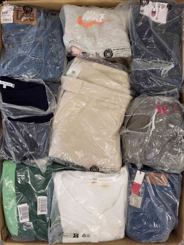 The photo shows a package with clothing in the category D.