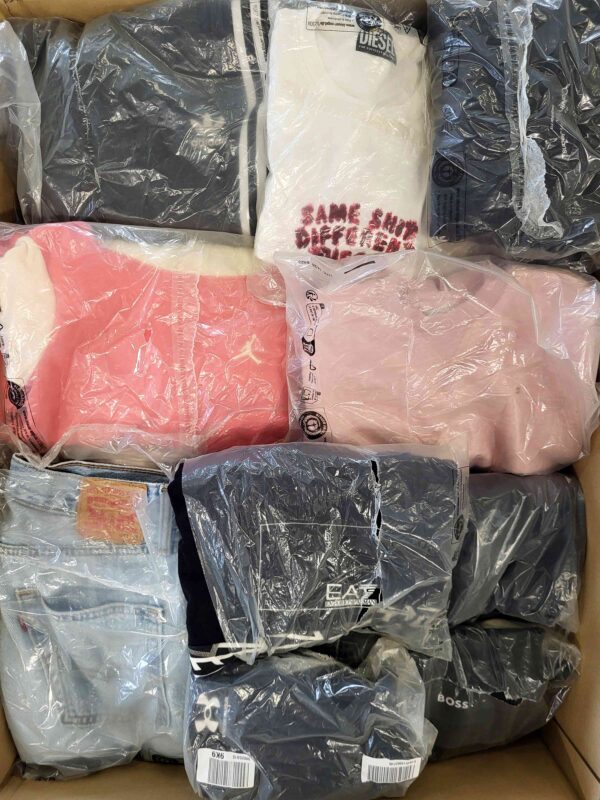 The photo shows a package with clothing in the category D.