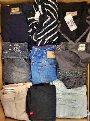 The photo shows a package with clothing in the category U.