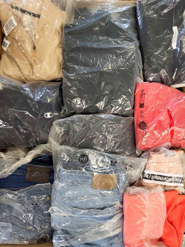 The photo shows a package with clothing in the category D.