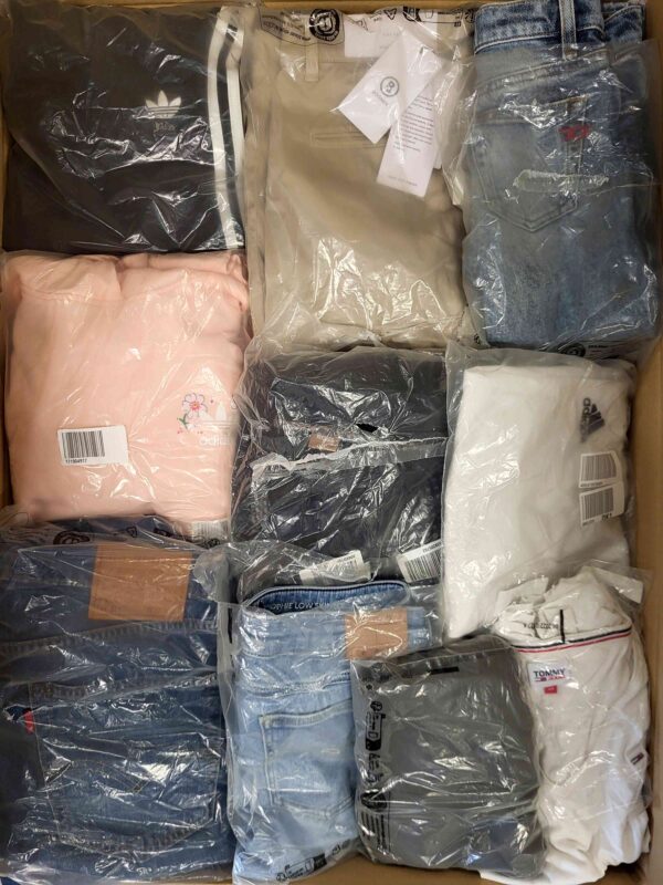 The photo shows a package with clothing in the category D.