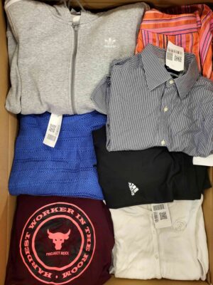 The photo shows a package with clothing in the category U.