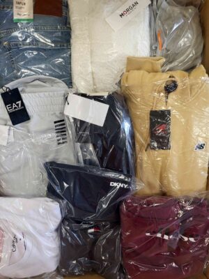 The photo shows a package with clothing in the category C.