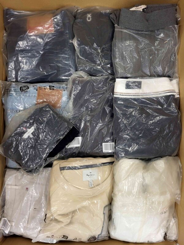 The photo shows a package with clothing in the category D.