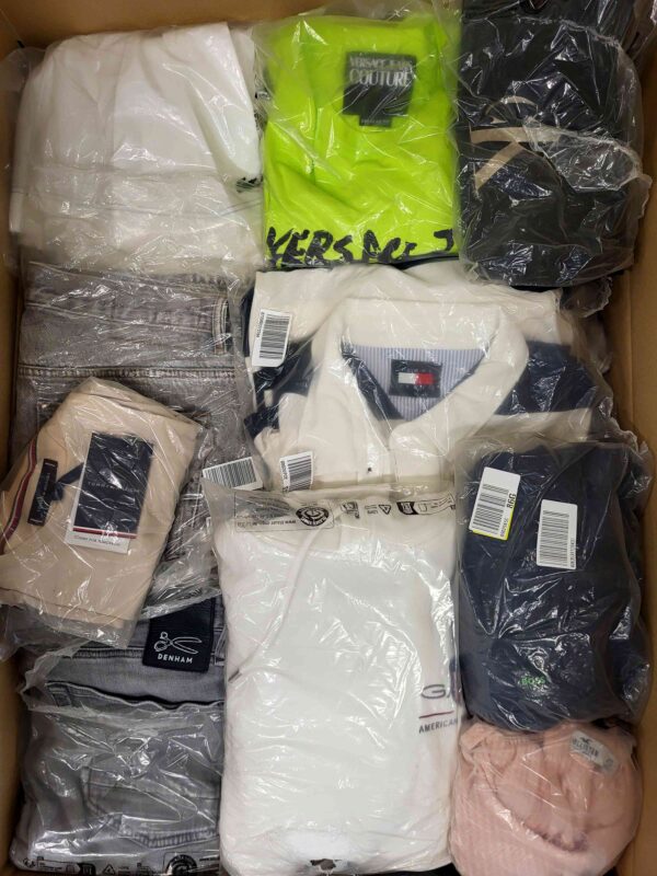 The photo shows a package with clothing in the category D.