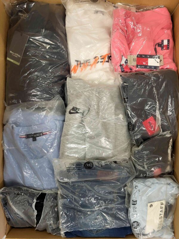 The photo shows a package with clothing in the category D.