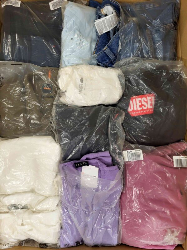The photo shows a package with clothing in the category D.