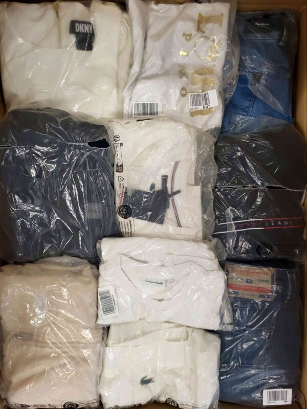 The photo shows a package with clothing in the category D.
