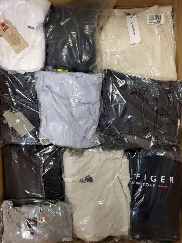 The photo shows a package with clothing in the category C.