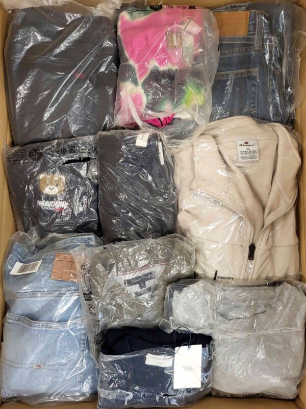 The photo shows a package with clothing in the category D.