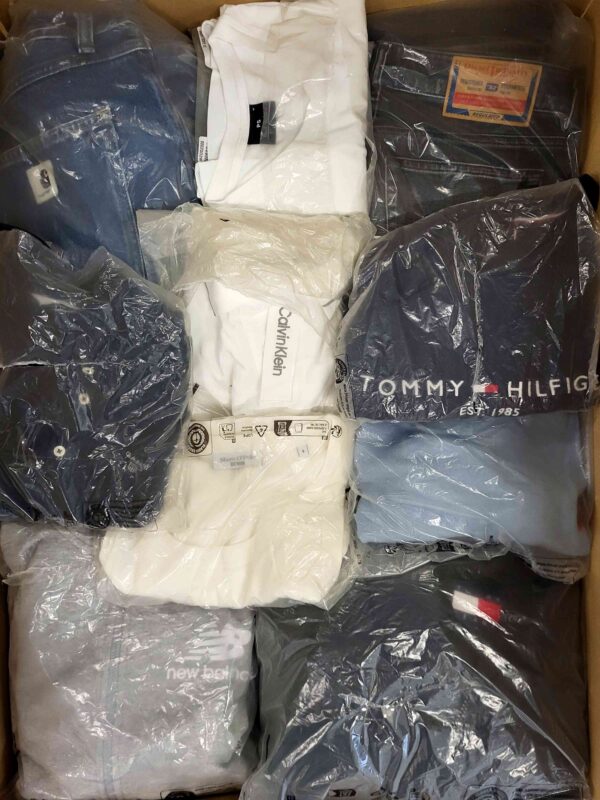 The photo shows a package with clothing in the category D.