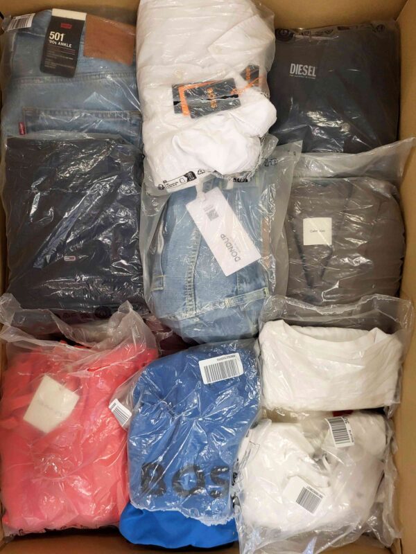 The photo shows a package with clothing in the category D.