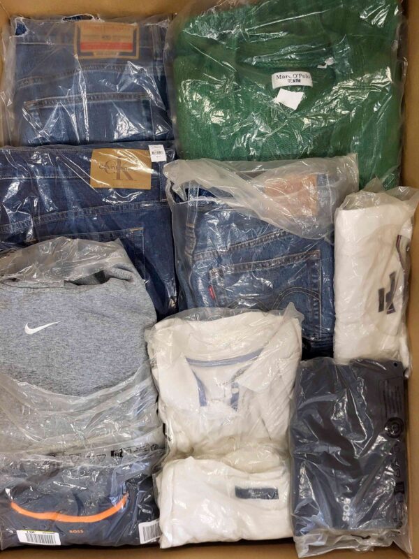 The photo shows a package with clothing in the category D.