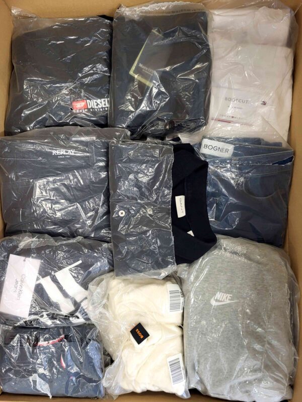 The photo shows a package with clothing in the category D.