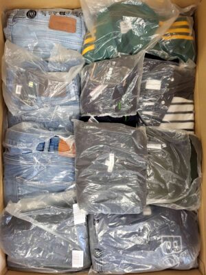 The photo shows a package with clothing in the category D.
